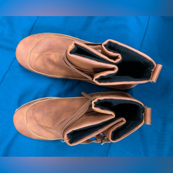 Women’s Slip-on booties, fleece lined, elastic straps, Size 8-8.5 - Picture 3 of 6